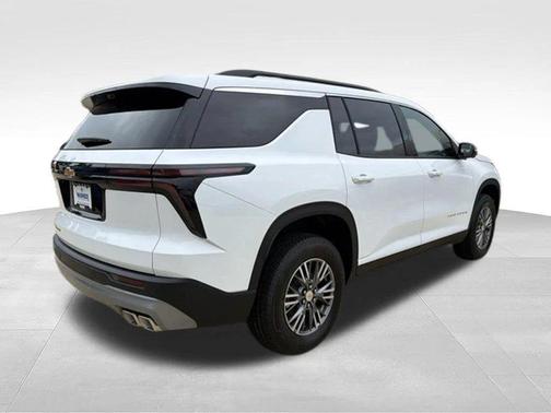 Summit White 2026 Chevrolet Traverse LT