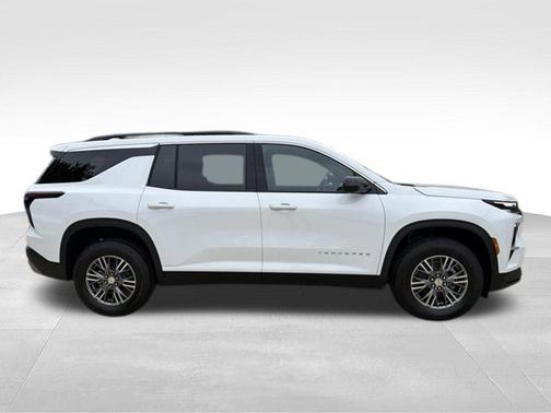 Summit White 2026 Chevrolet Traverse LT