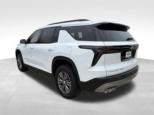 Summit White 2026 Chevrolet Traverse LT