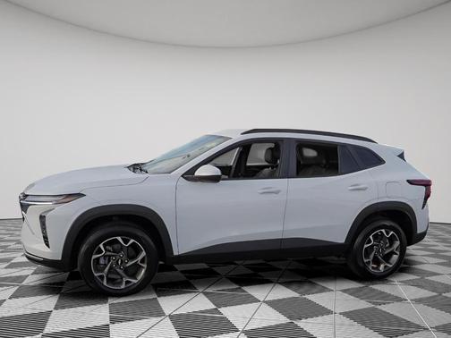 Summit White 2024 Chevrolet Trax LT