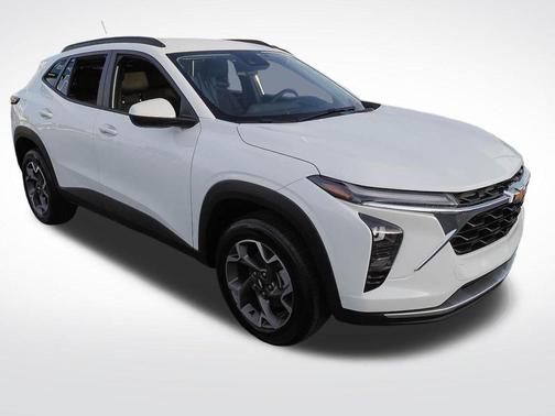 Summit White 2024 Chevrolet Trax LT