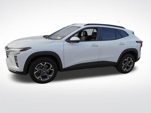 Summit White 2024 Chevrolet Trax LT
