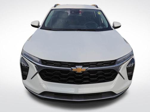 Summit White 2024 Chevrolet Trax LT