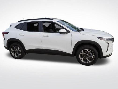 Summit White 2024 Chevrolet Trax LT