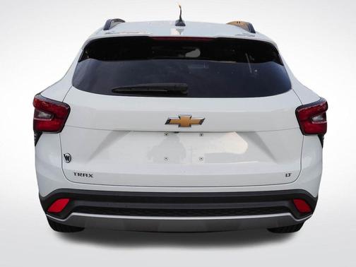 Summit White 2024 Chevrolet Trax LT