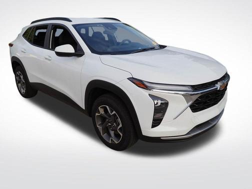 Summit White 2024 Chevrolet Trax LT