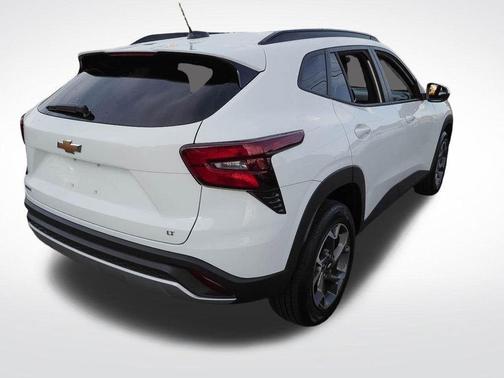 Summit White 2024 Chevrolet Trax LT