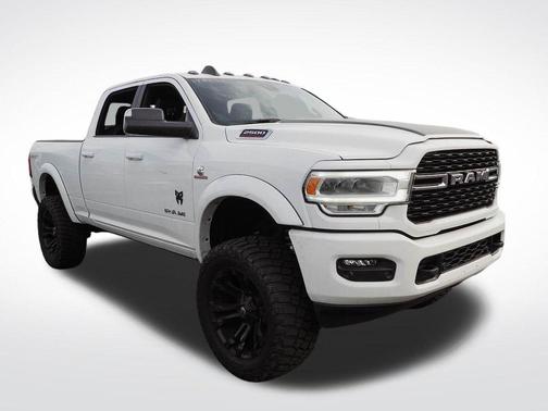 Bright White Clearcoat 2022 RAM 2500 Big Horn