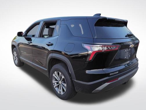Mosaic Black Metallic 2026 Chevrolet Equinox LT