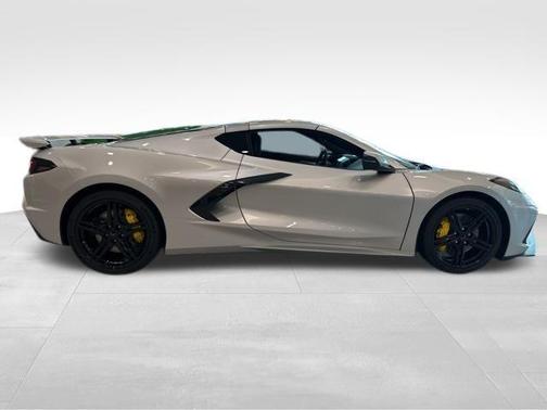 2026 Chevrolet Corvette Stingray w/2LT