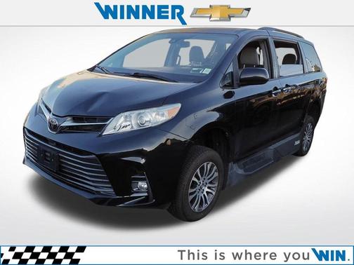 Midnight Black Metallic 2019 Toyota Sienna XLE