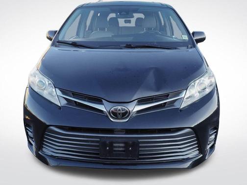 Midnight Black Metallic 2019 Toyota Sienna XLE