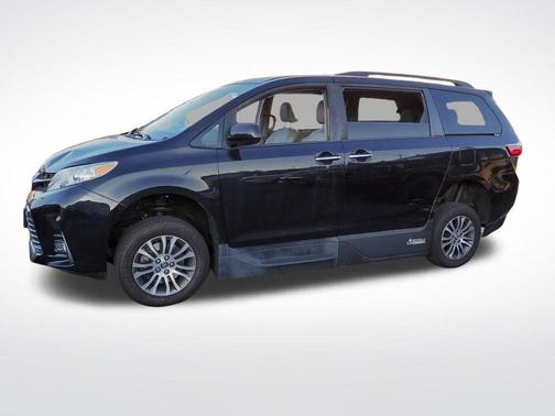 Midnight Black Metallic 2019 Toyota Sienna XLE