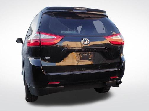 Midnight Black Metallic 2019 Toyota Sienna XLE