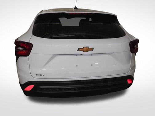 Summit White 2025 Chevrolet Trax LS