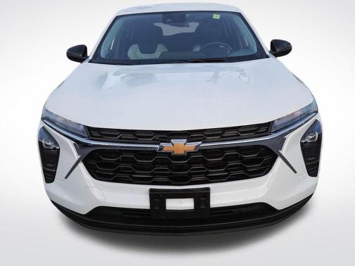 Summit White 2025 Chevrolet Trax LS