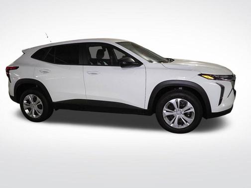 Summit White 2025 Chevrolet Trax LS