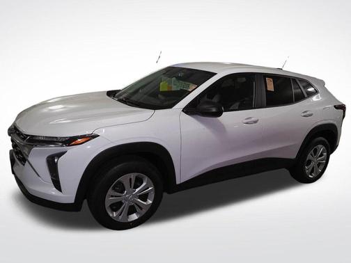 Summit White 2025 Chevrolet Trax LS