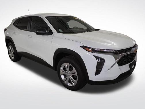 Summit White 2025 Chevrolet Trax LS