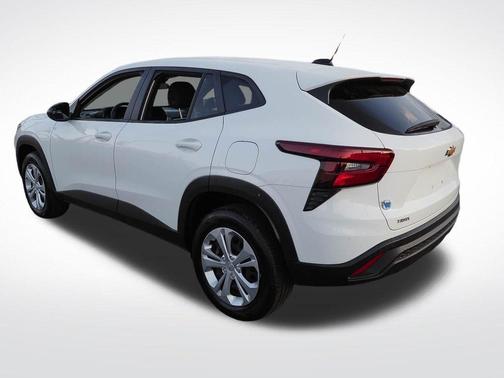 Summit White 2025 Chevrolet Trax LS