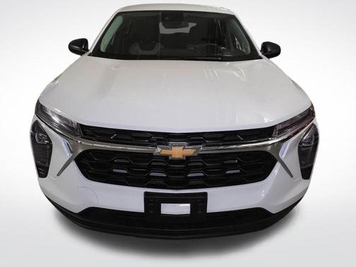 Summit White 2025 Chevrolet Trax LS