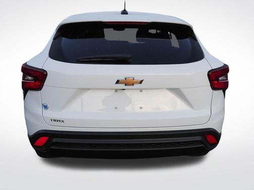 Summit White 2025 Chevrolet Trax LS