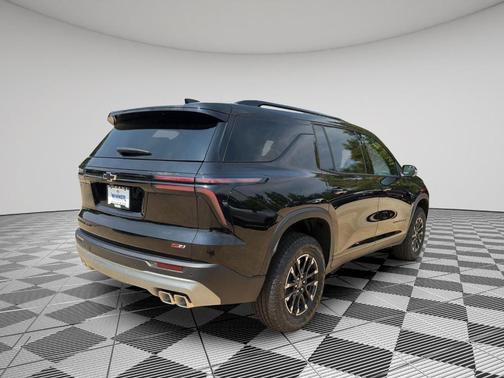 Mosaic Black Metallic 2026 Chevrolet Traverse Z71