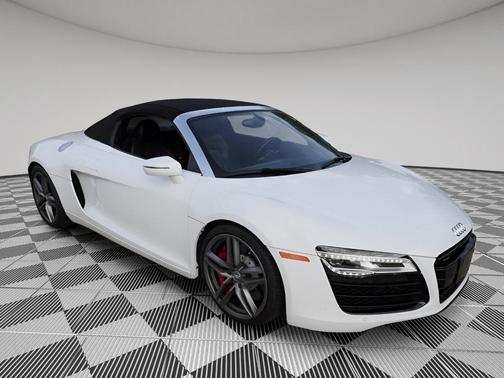 Ibis White / Black Roof 2015 Audi R8 4.2