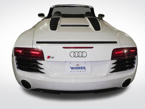 Ibis White / Black Roof 2015 Audi R8 4.2
