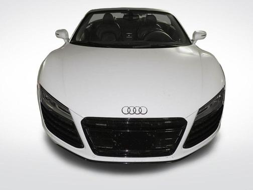 Ibis White / Black Roof 2015 Audi R8 4.2