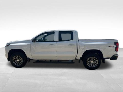 Summit White 2026 Chevrolet Colorado LT