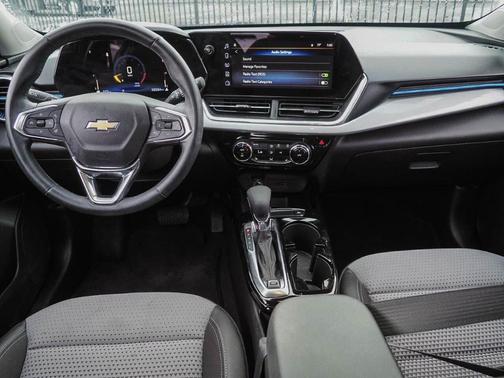 Sterling Gray Metallic 2024 Chevrolet Trax LT