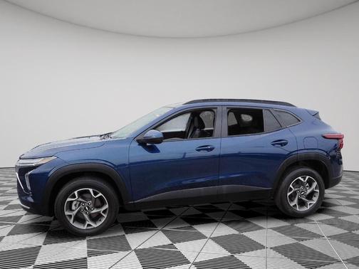 Sterling Gray Metallic 2024 Chevrolet Trax LT