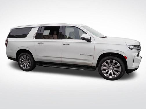 Iridescent Pearl Tricoat 2023 Chevrolet Suburban Premier