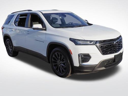 Summit White 2023 Chevrolet Traverse RS