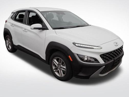 Lunar White 2022 Hyundai KONA SE