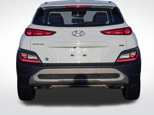 Lunar White 2022 Hyundai KONA SE
