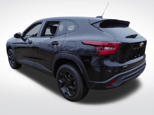 Mosaic Black Metallic 2024 Chevrolet Trax LS