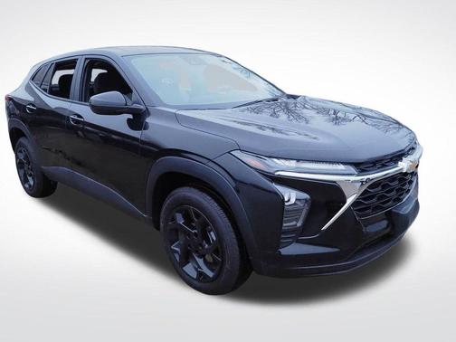 Mosaic Black Metallic 2024 Chevrolet Trax LS