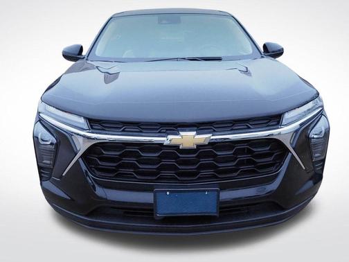 Mosaic Black Metallic 2024 Chevrolet Trax LS