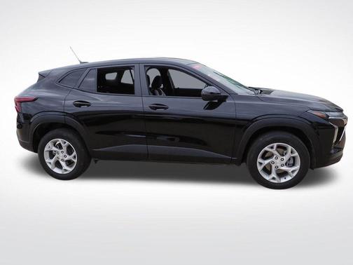 Mosaic Black Metallic 2024 Chevrolet Trax LS