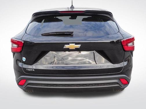 Mosaic Black Metallic 2024 Chevrolet Trax LS
