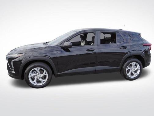Mosaic Black Metallic 2024 Chevrolet Trax LS