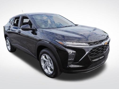Mosaic Black Metallic 2024 Chevrolet Trax LS