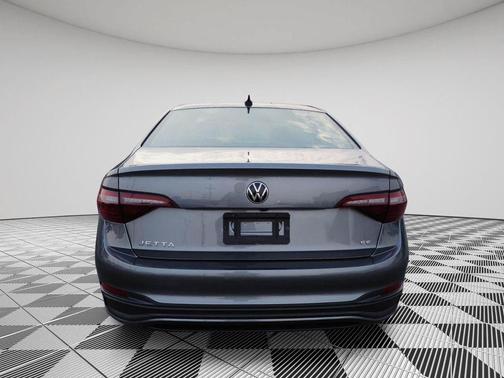 Platinum Gray Metallic 2022 Volkswagen Jetta 1.5T SE