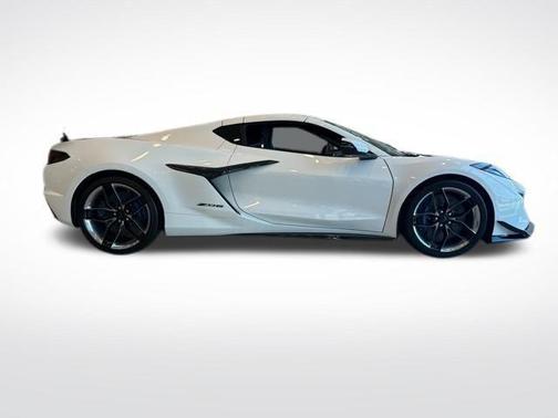 Arctic White 2026 Chevrolet Corvette Z06