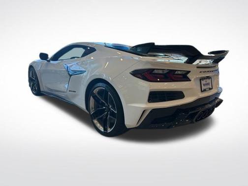 Arctic White 2026 Chevrolet Corvette Z06