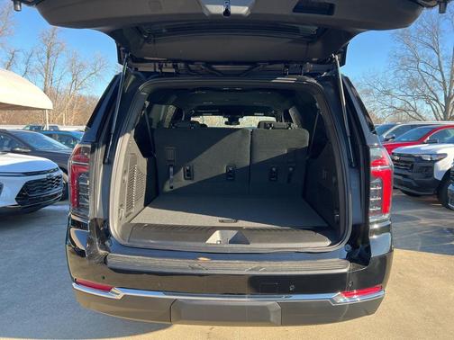 2025 Chevrolet Suburban LS