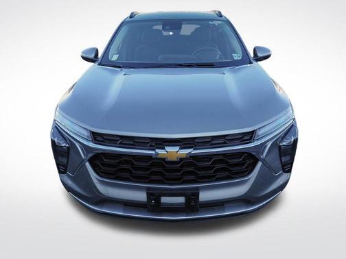 Sterling Gray Metallic 2025 Chevrolet Trax LT