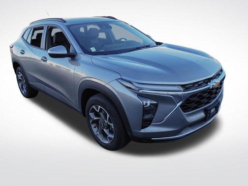 Sterling Gray Metallic 2025 Chevrolet Trax LT